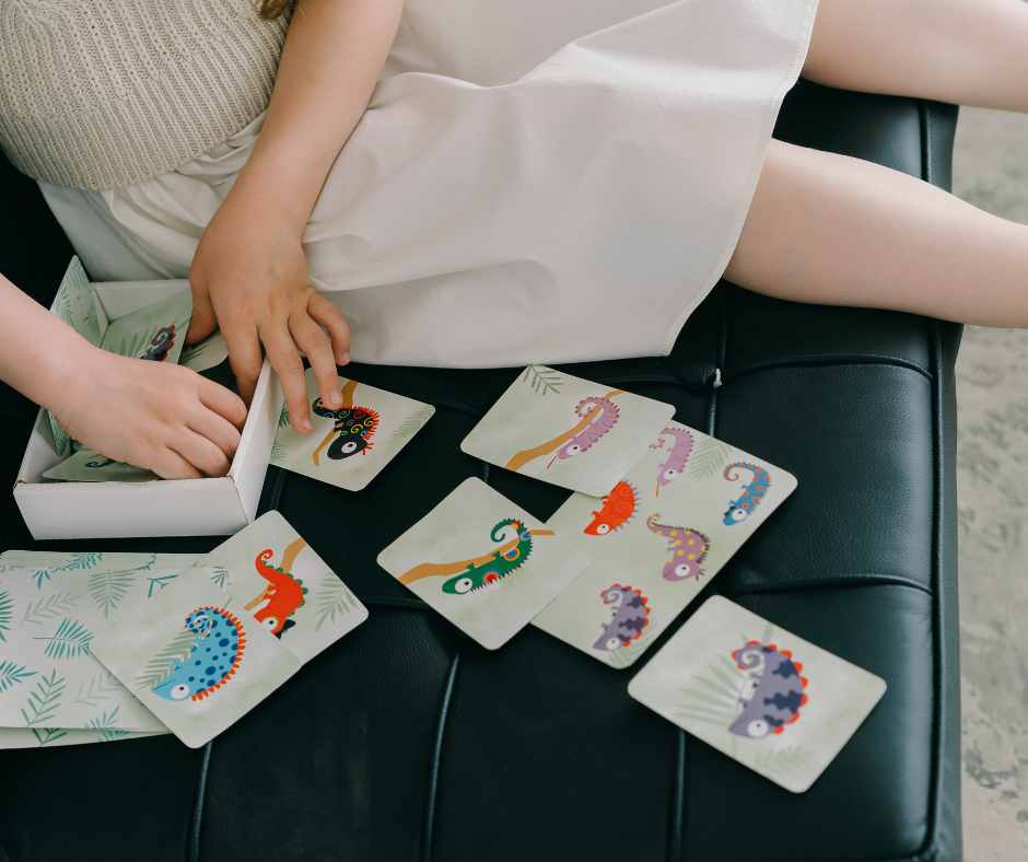 Mama i dete zajedno uče srpski kroz igru